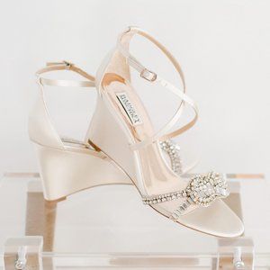 Badgley Mischka Zabrina 9 Women's Strappy Wedge Ivory New